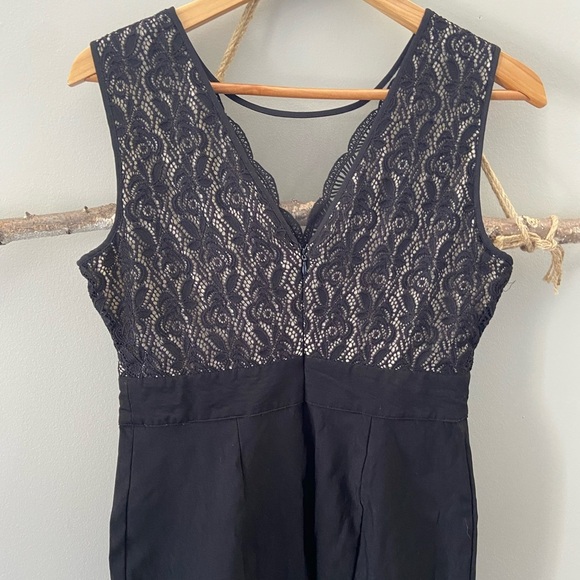 Reitman’s Black Lace Scallop Lace V neckline Cocktail Dress - Picture 3 of 3